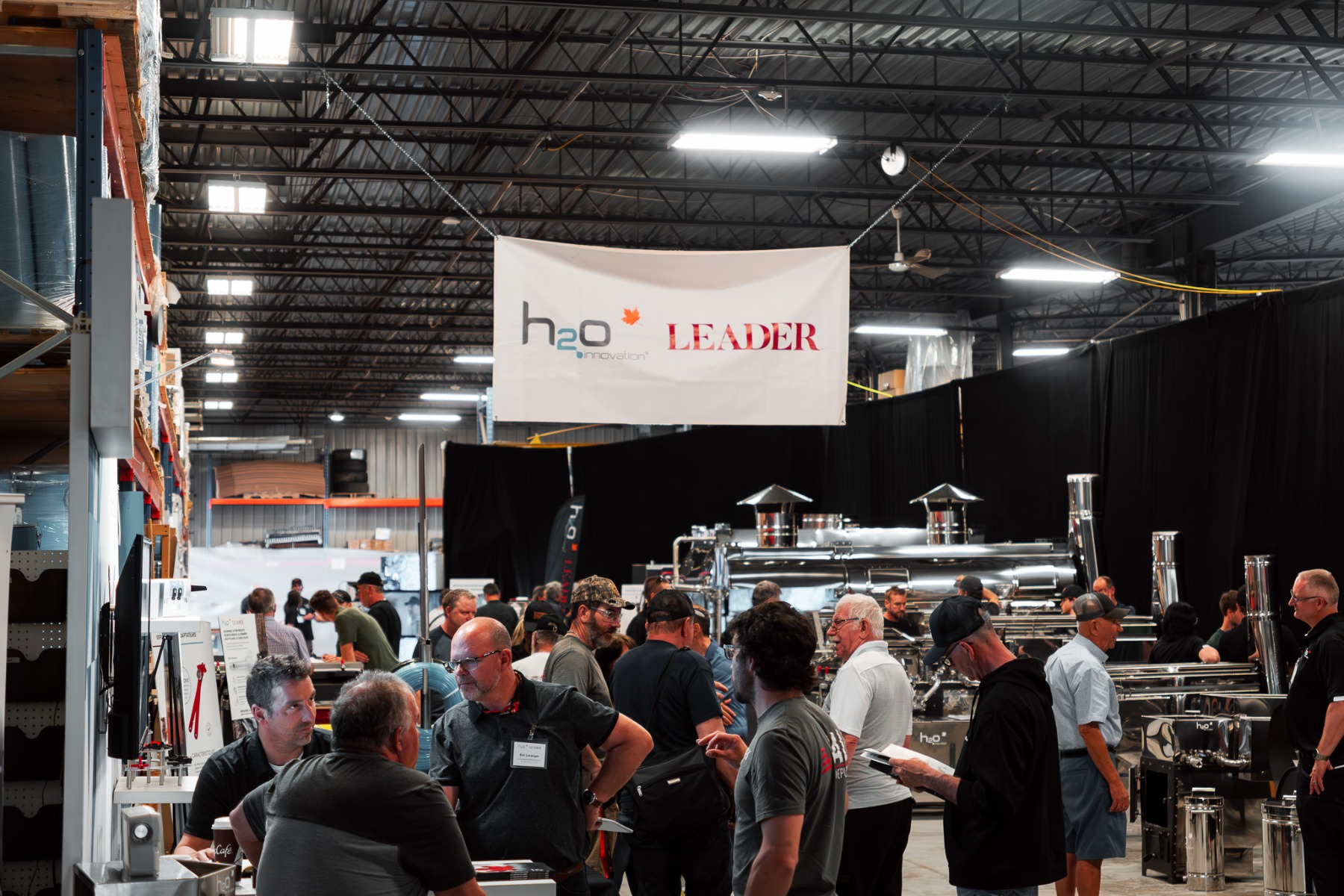 Clients et visiteurs lors des portes ouvertes H2O Innovation
